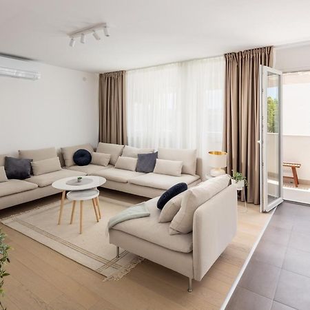 Apartment Nova 4* Dugi Rat Esterno foto