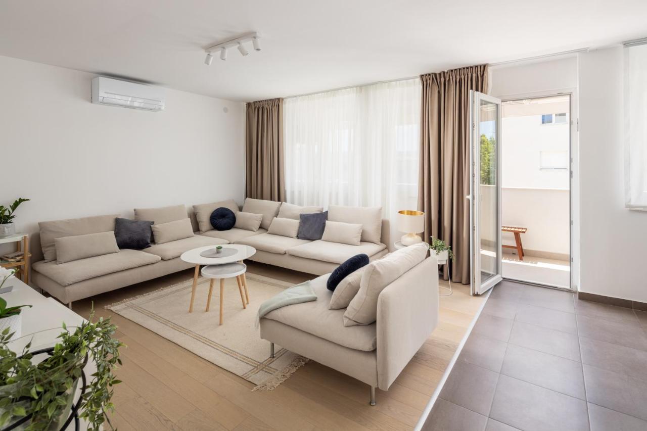 Apartment Nova 4* Dugi Rat Esterno foto