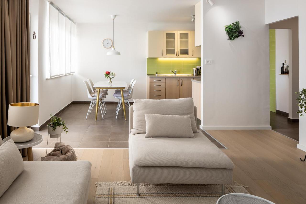Apartment Nova 4* Dugi Rat Esterno foto